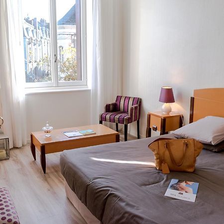 Logis Hotel Saint-Roch Pleumartin Exterior photo