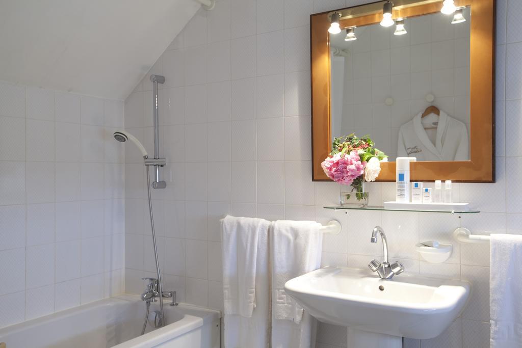 Logis Hotel Saint-Roch Pleumartin Room photo
