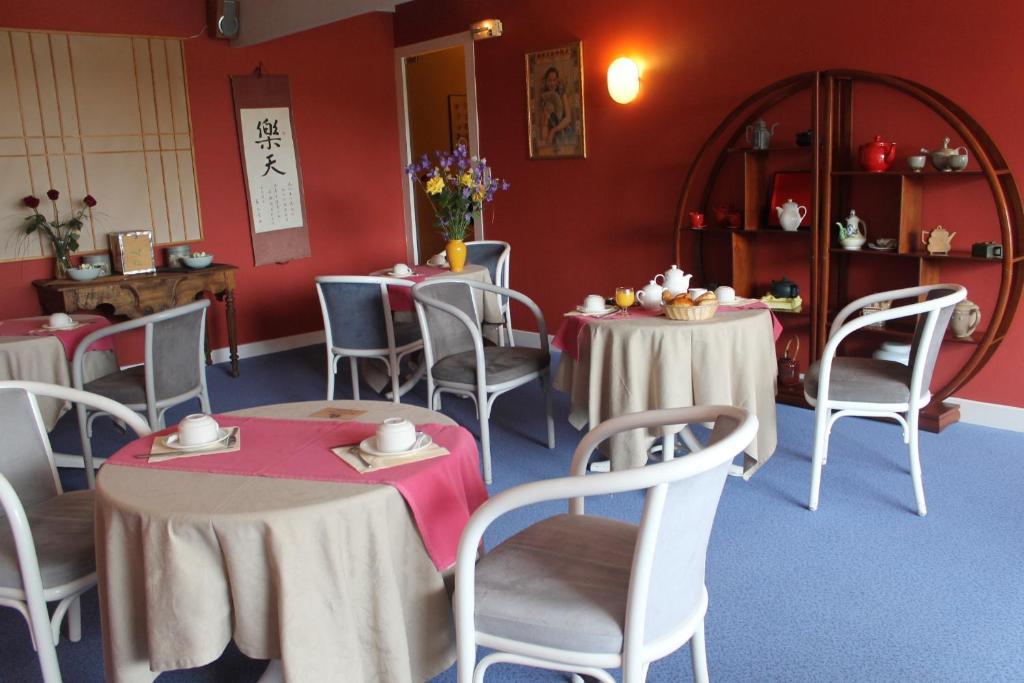 Logis Hotel Saint-Roch Pleumartin Exterior photo