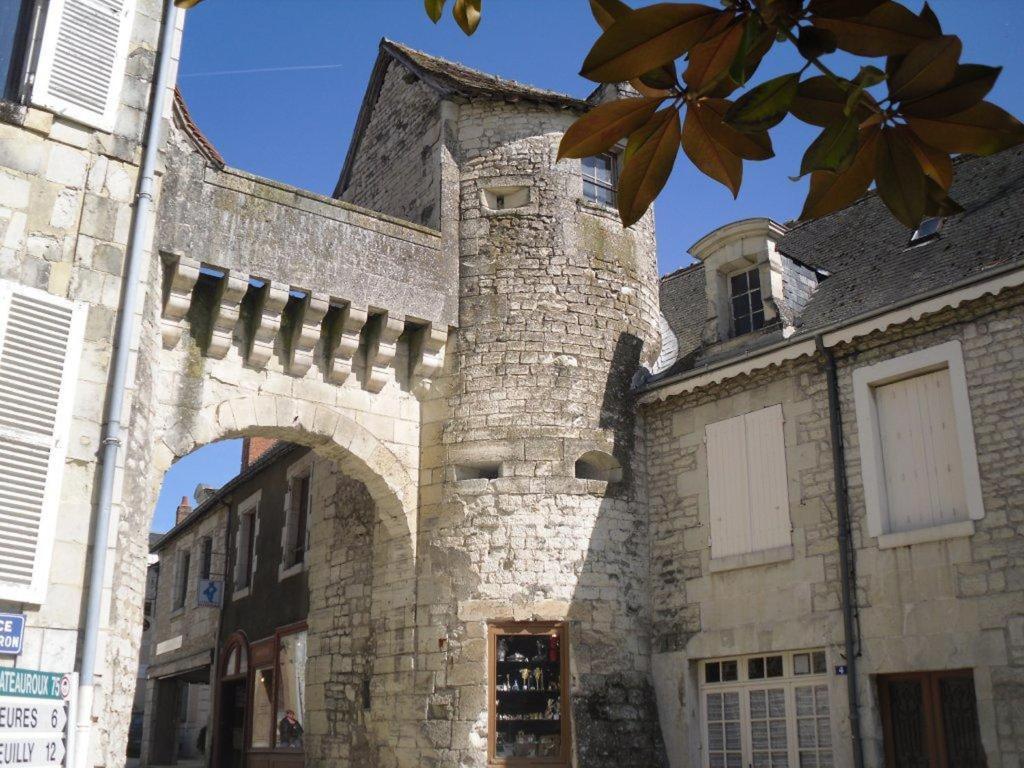 Logis Hotel Saint-Roch Pleumartin Exterior photo