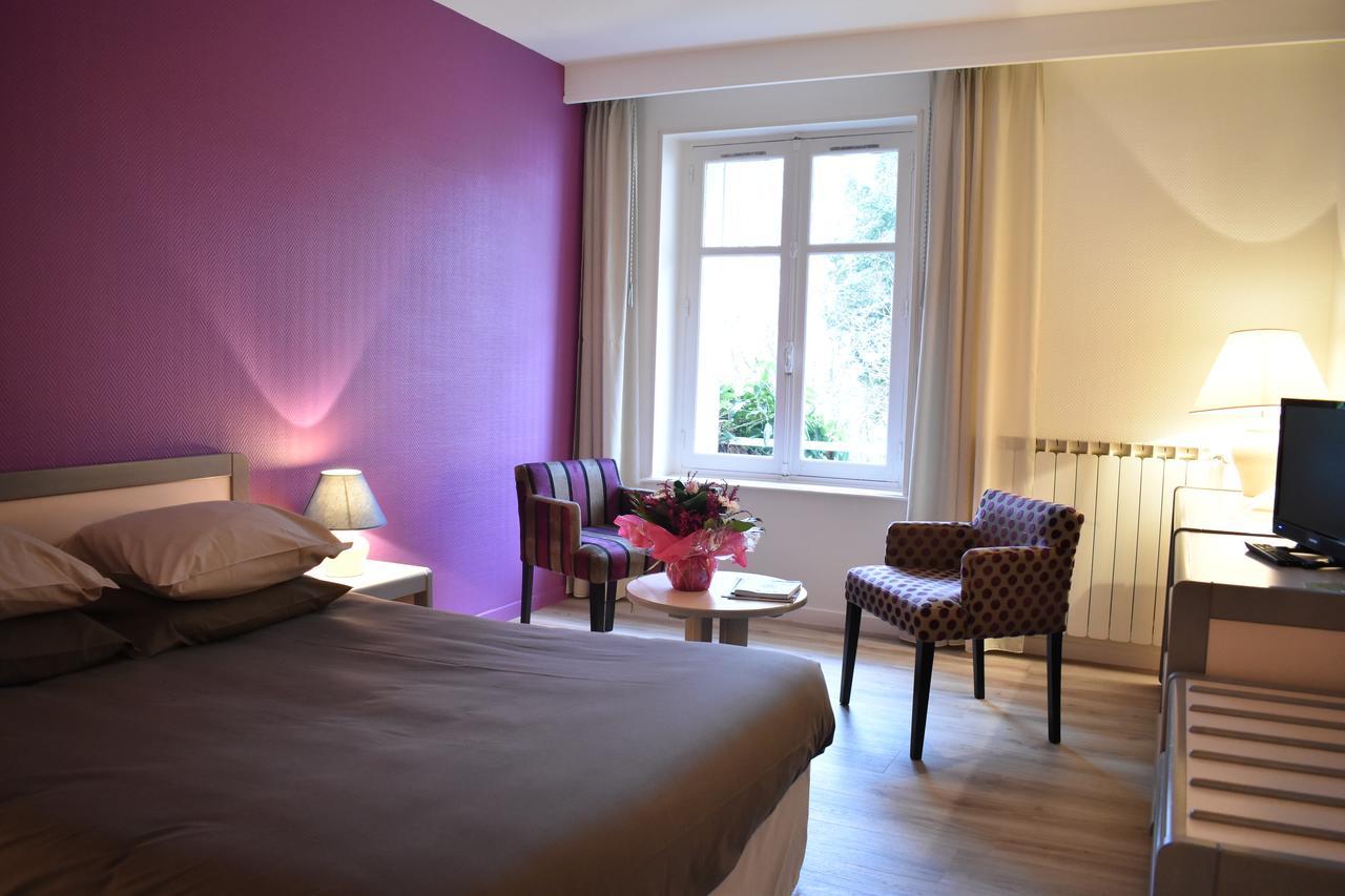 Logis Hotel Saint-Roch Pleumartin Exterior photo
