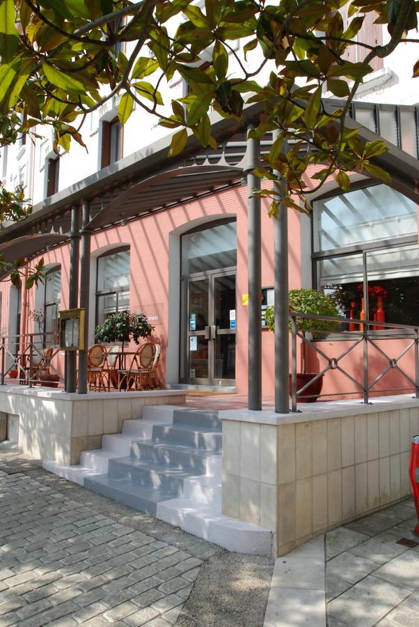 Logis Hotel Saint-Roch Pleumartin Exterior photo