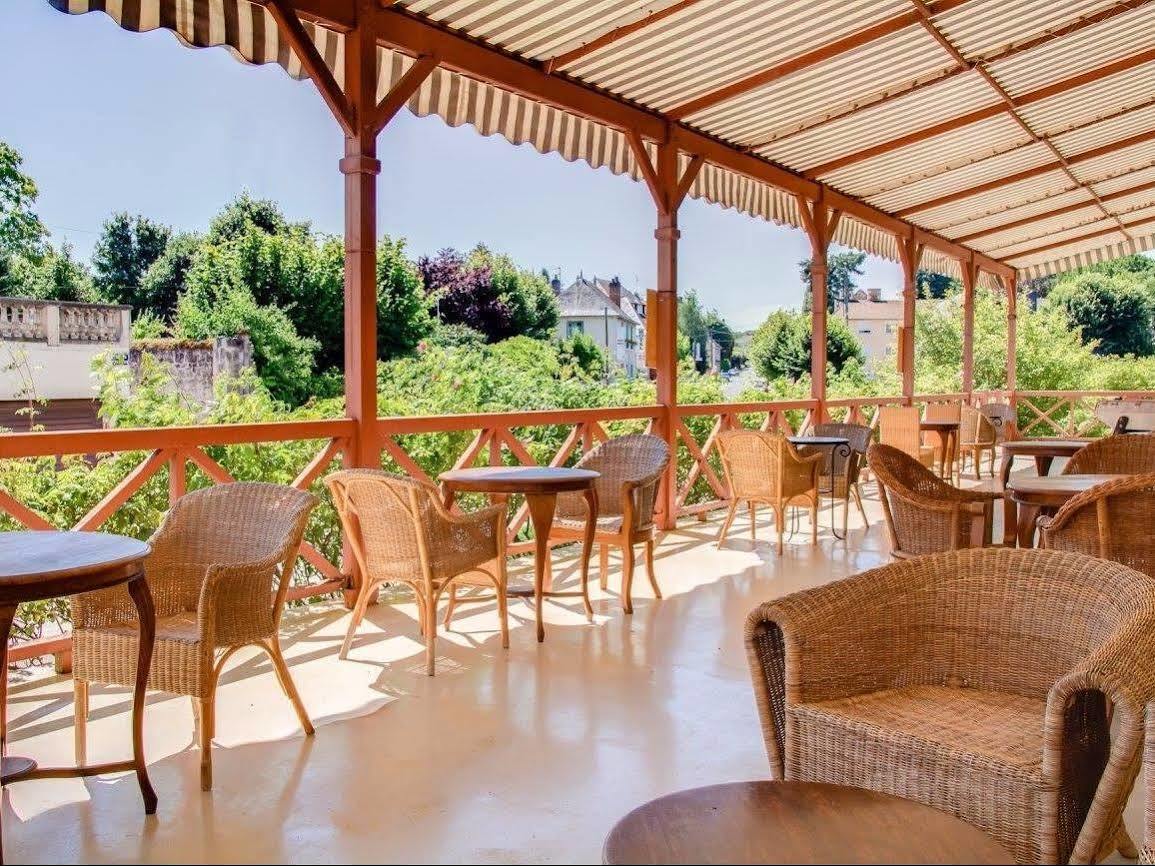 Logis Hotel Saint-Roch Pleumartin Exterior photo