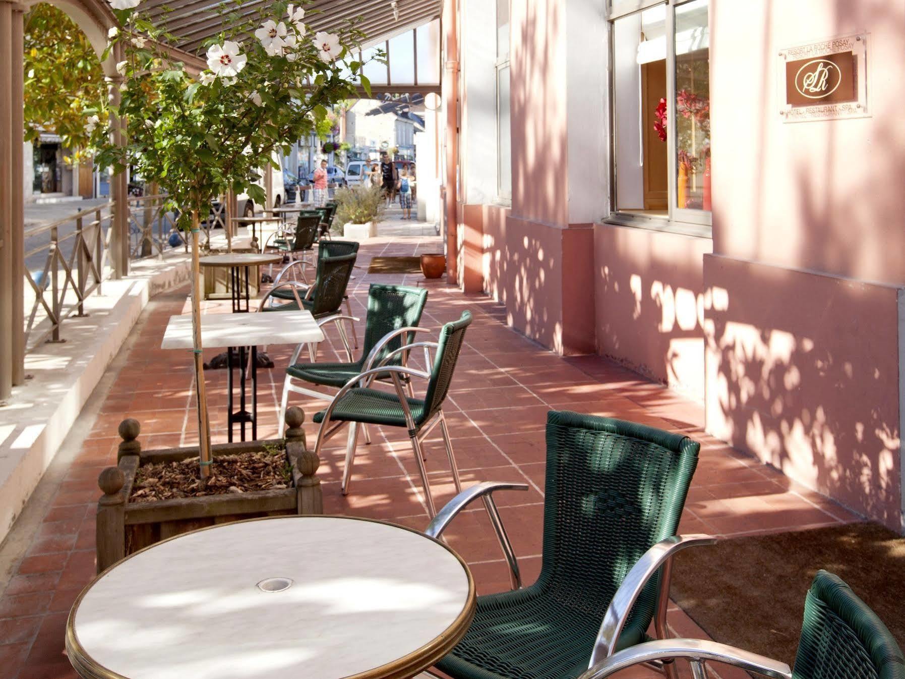Logis Hotel Saint-Roch Pleumartin Exterior photo